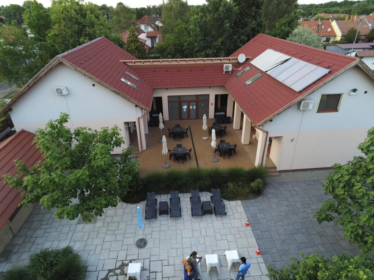 Hortobágyi Kemencés Vendégház Exterior foto
